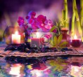 /album/fotogaleria/adesivo-composicao-violeta-velas-oleo-orquideas-e-bambu-sobre-a-agua-jpg/